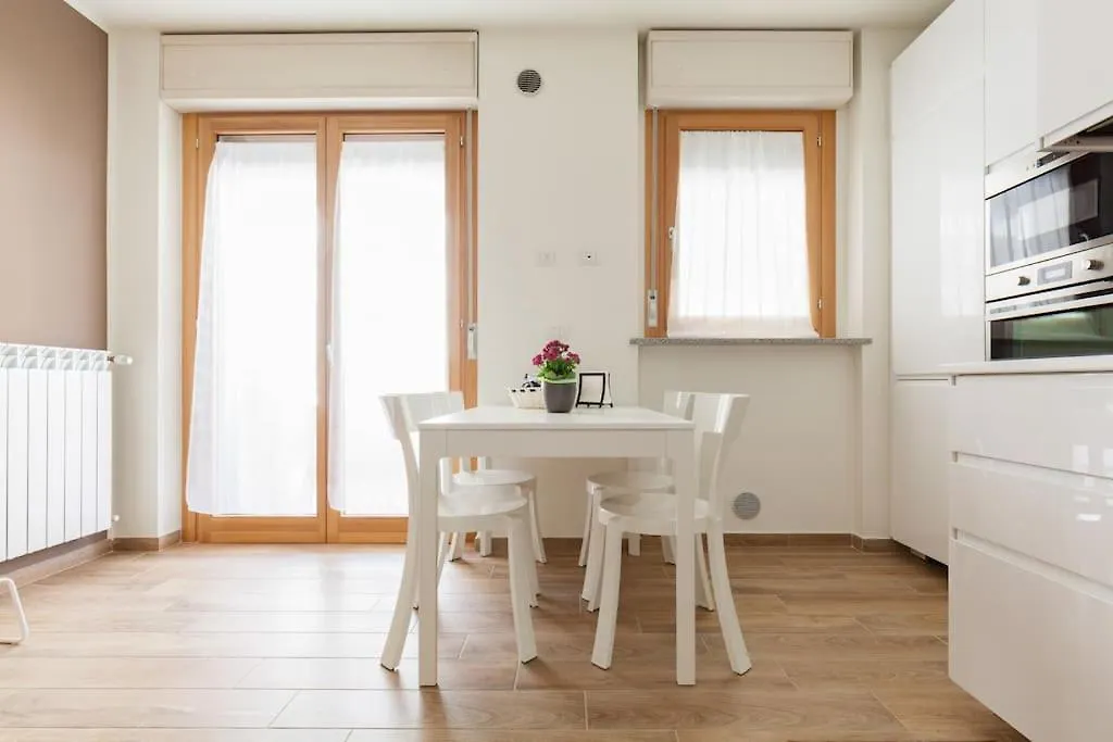 Milano Lambrate Charming Suite Vicino A Aeroporto Linate Metro4 E Ospedale San Raffaele Apartment