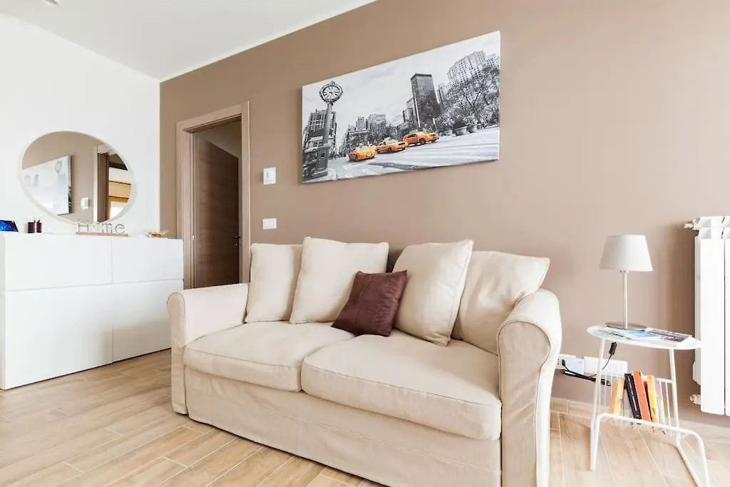 Milano Lambrate Charming Suite Vicino A Aeroporto Linate Metro4 E Ospedale San Raffaele Apartmán Milán